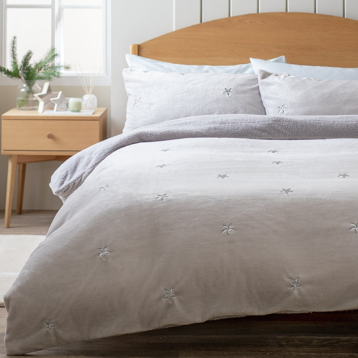 ARGOS HOME Embroidered Star Fleece Bed Set